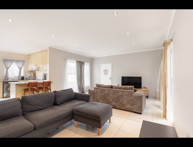 4 BEDROOM FREESTANDING FOR SALE IN PARKLANDS